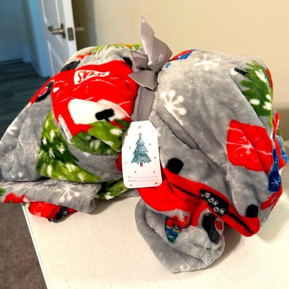 Holiday Red Truck Christmas Blanket Throw / Brand NWT-never used / 60X70 inches